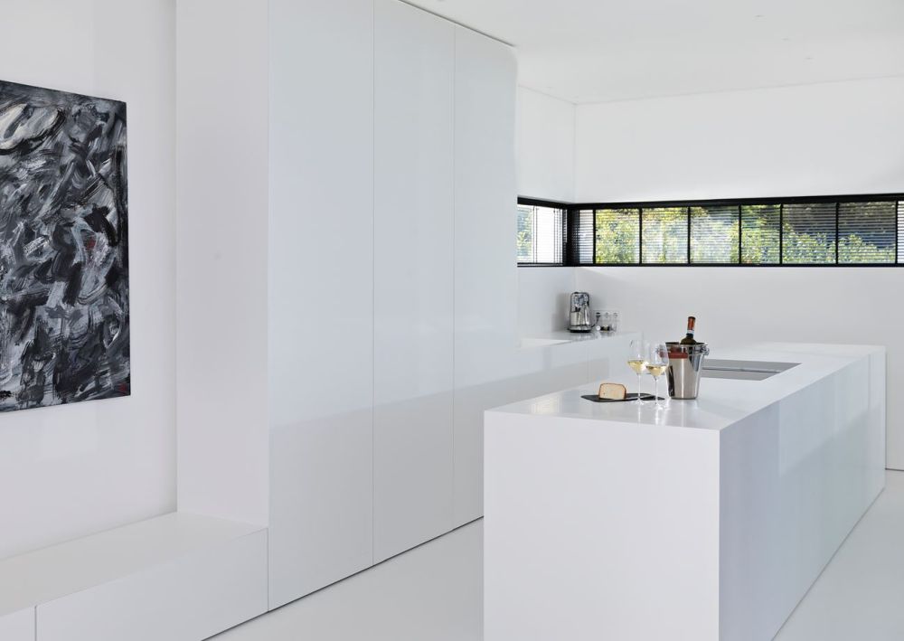 Garda Lake House white kitchen design