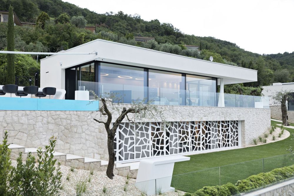 Garda Lake Modern white House