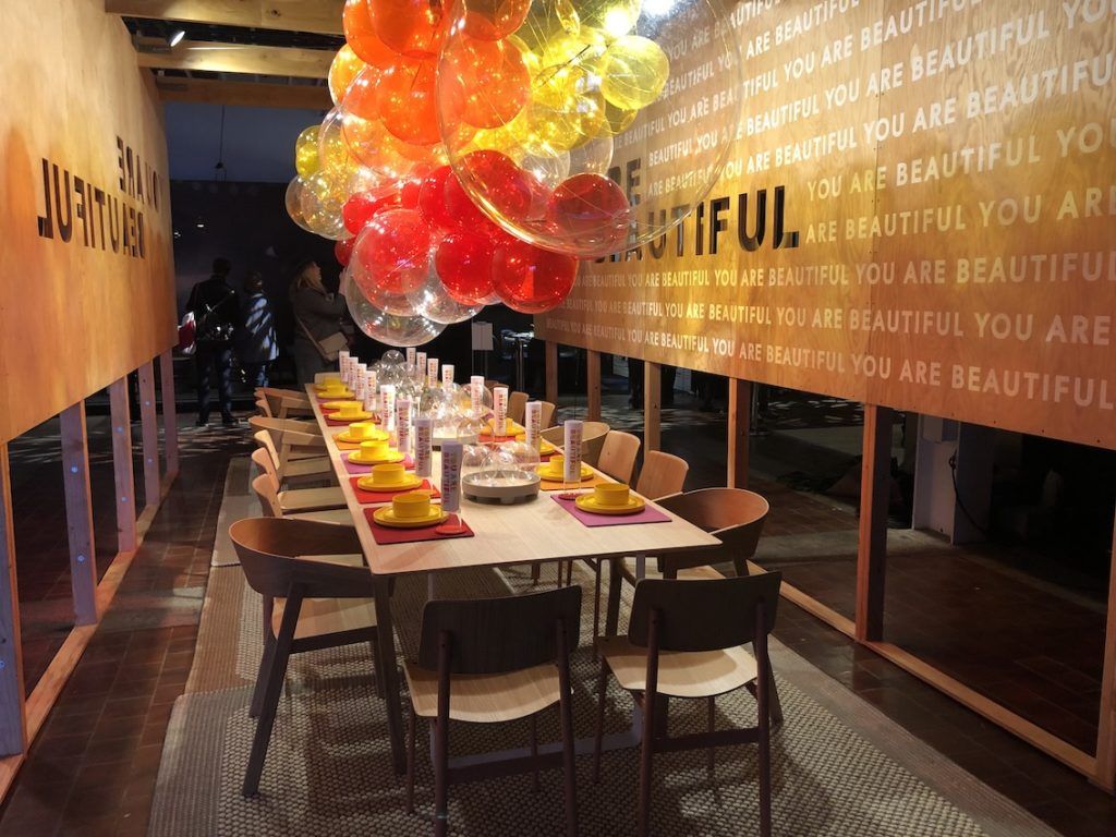 Balloons can be used for many types of dinner events.