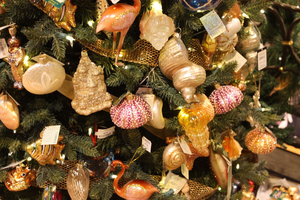 The seaside theme has a wide range of options for decor.