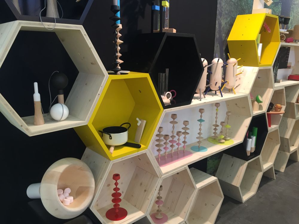 Geometric shelf ideas for kids room