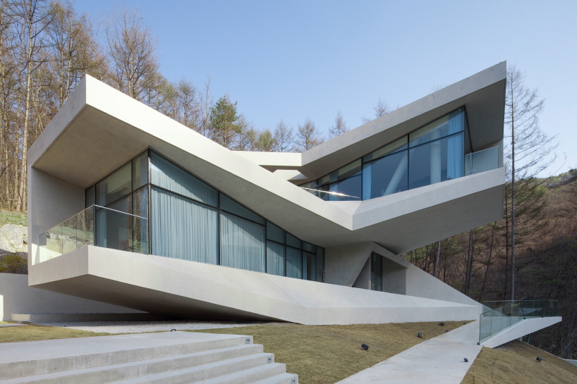 Geometrical Concrete residence by IDMM architects