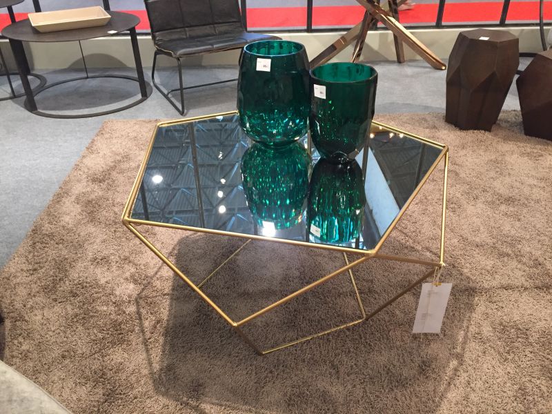 geometrical-coffee-table-with-wire-gold-base