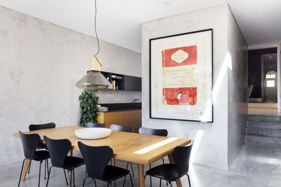 An industrial pendant dining room light fixtures works in a minimalist space.