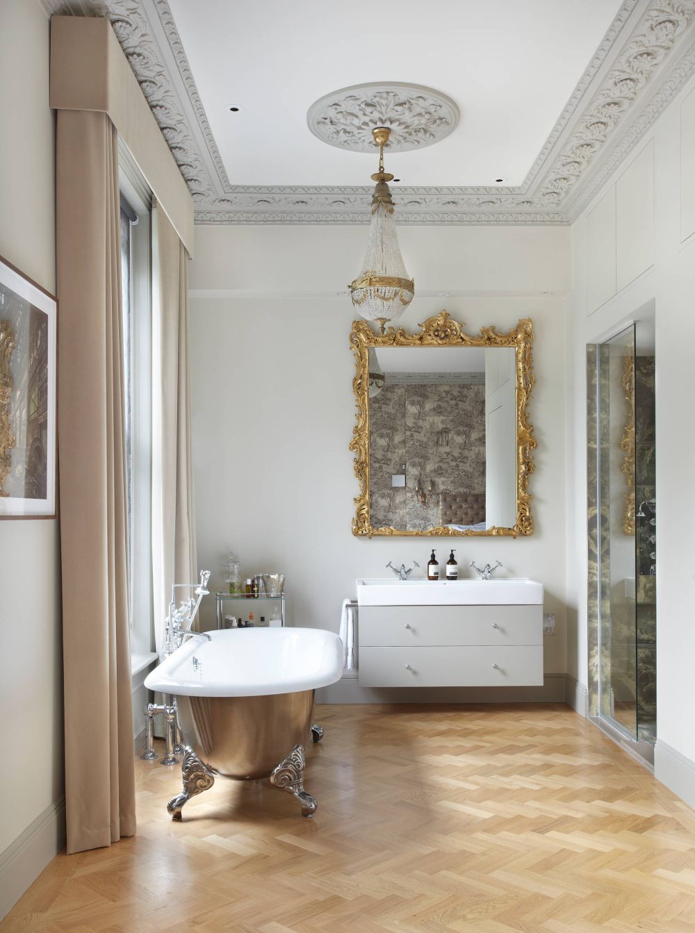 Glided mirror in gold