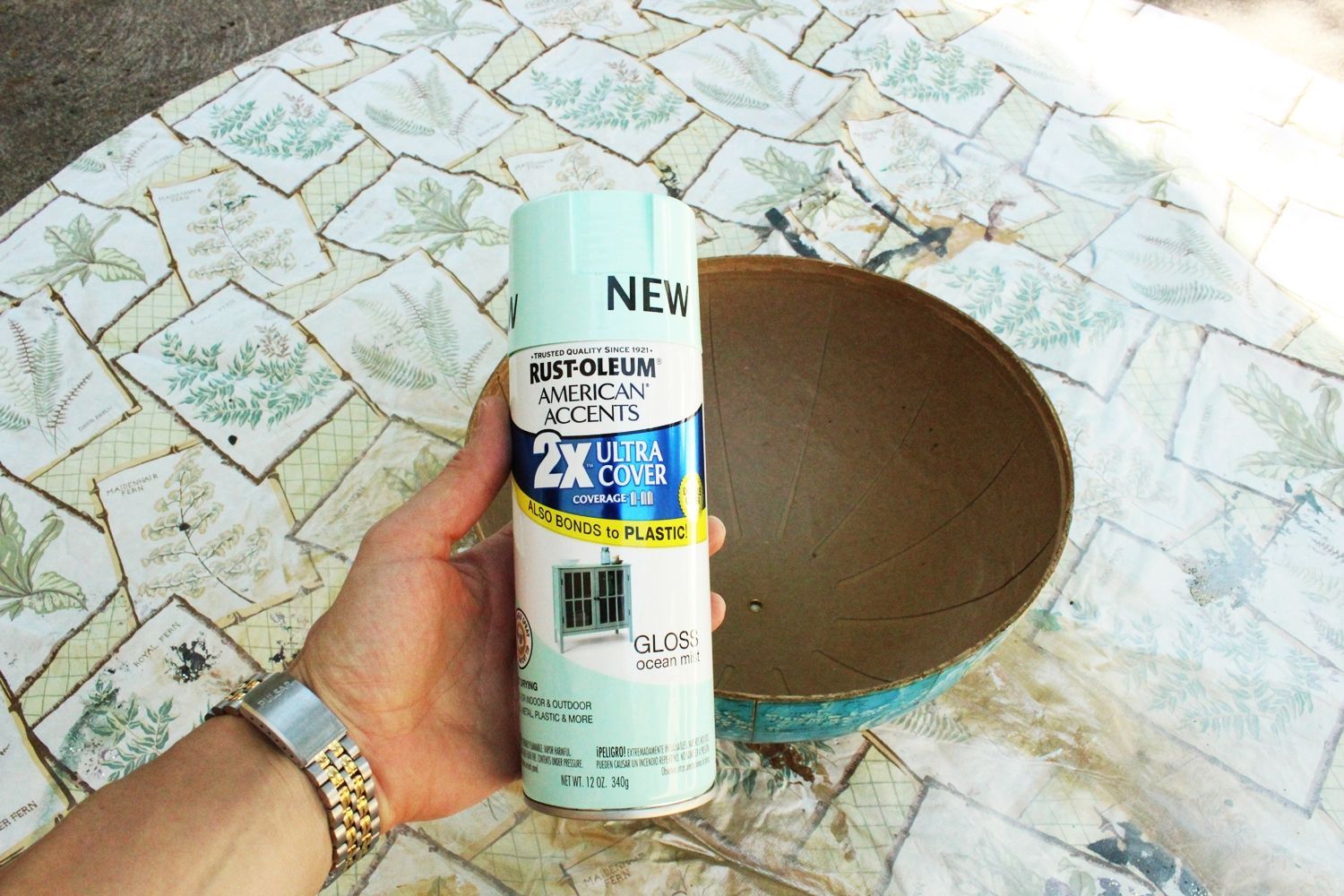 Globe spray paint