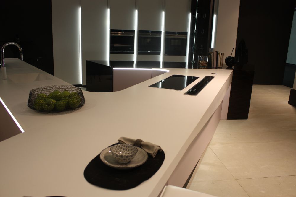 Glossy LACQUERED white kitchen