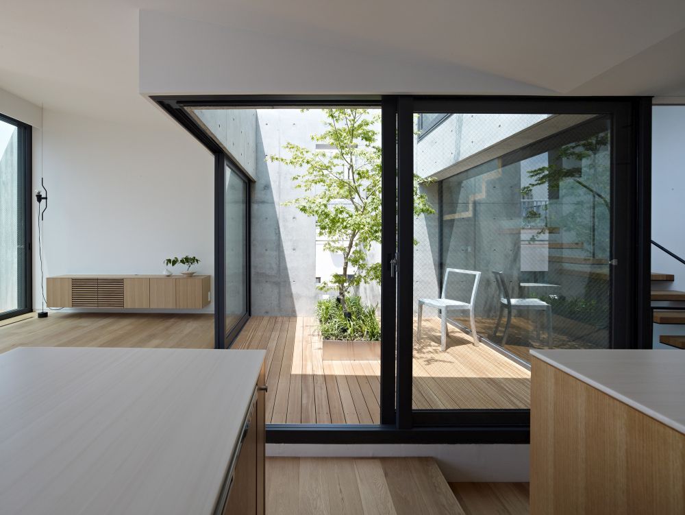 Grass Building in japan Ryo Matsui Architects courtyard