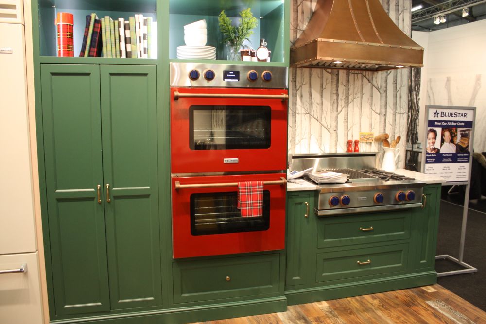 Green and Red pops for a contemporary Kitchen