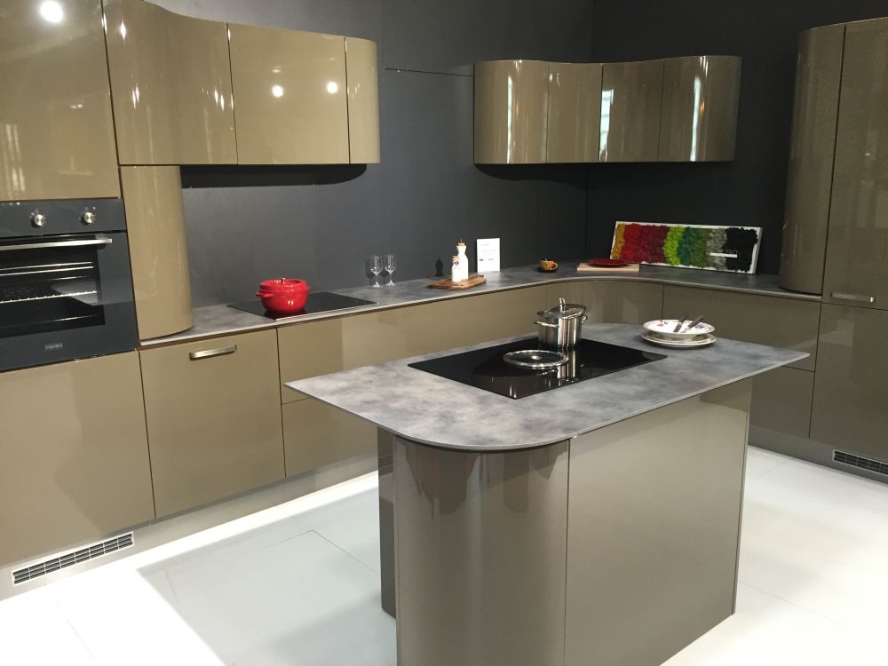 Green shade lacquered kitchen design with sleek curved lines