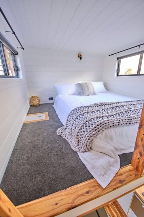 HÄUSLEIN little sojourner tiny house bed