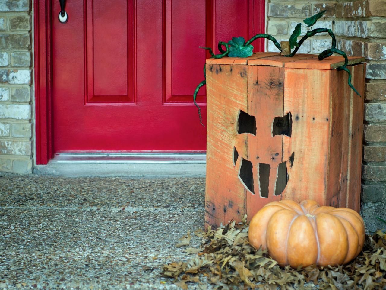 Halloween Jack-O'-Lantern from pallet
