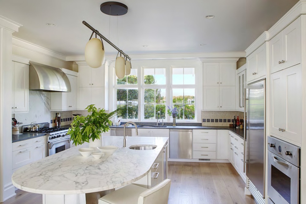 Hamptons Home Decor by Jessica Shaw ​Turett Collaborative kitchen