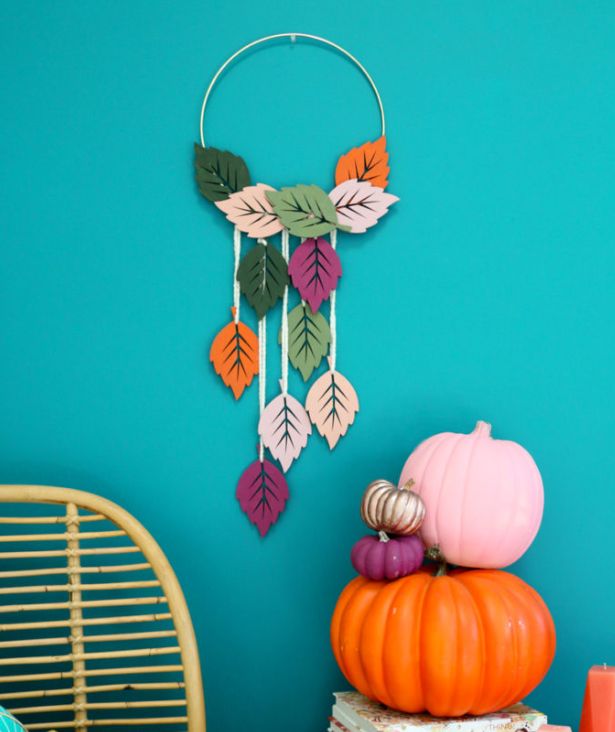 Hanging leaf wall decor