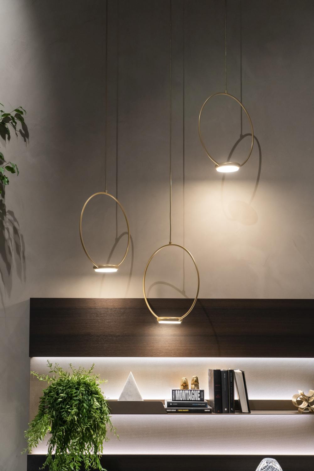 Hanging lighting fixtures