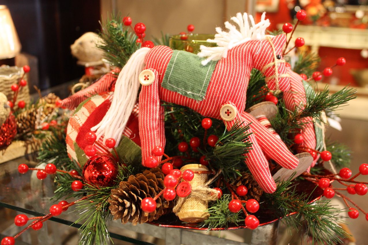 Old-fashioned toys are an ideal element for homespun decor.