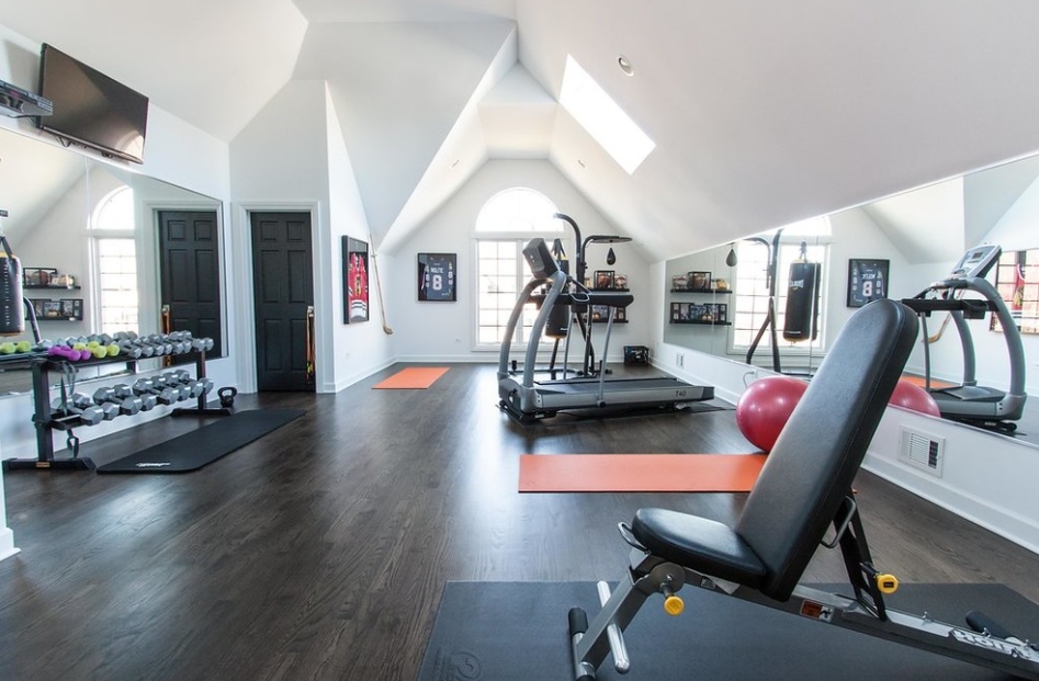 Home gym with Large mirrors on the walls