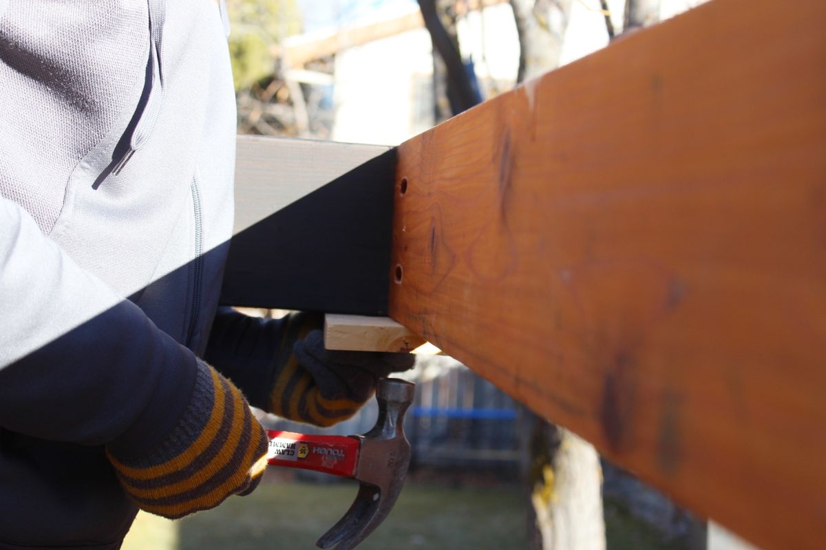 How to Install Modern Pergola Rafters Without Brackets - everything aligns