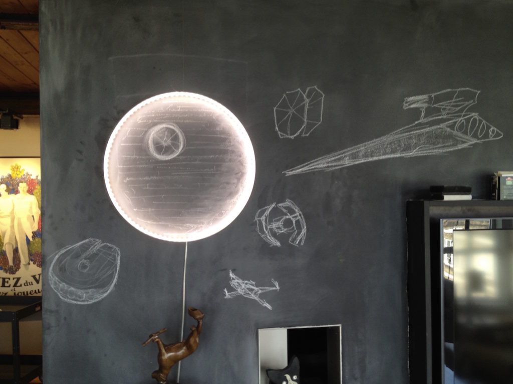 The Hoop Light is also an aluminum circle. When lit, it highlights irregularities on the surface of the wall.