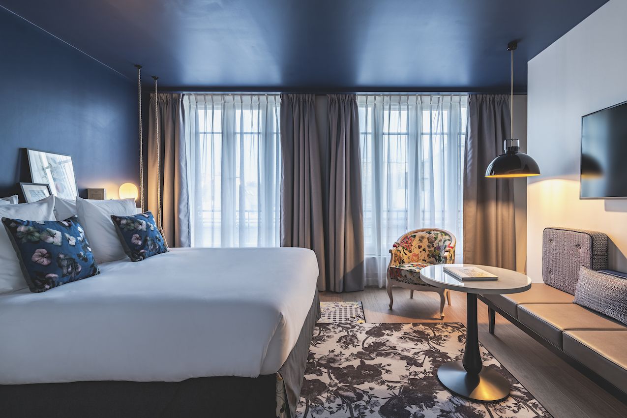 Strategically placed light fixtures give off a cozy light.
