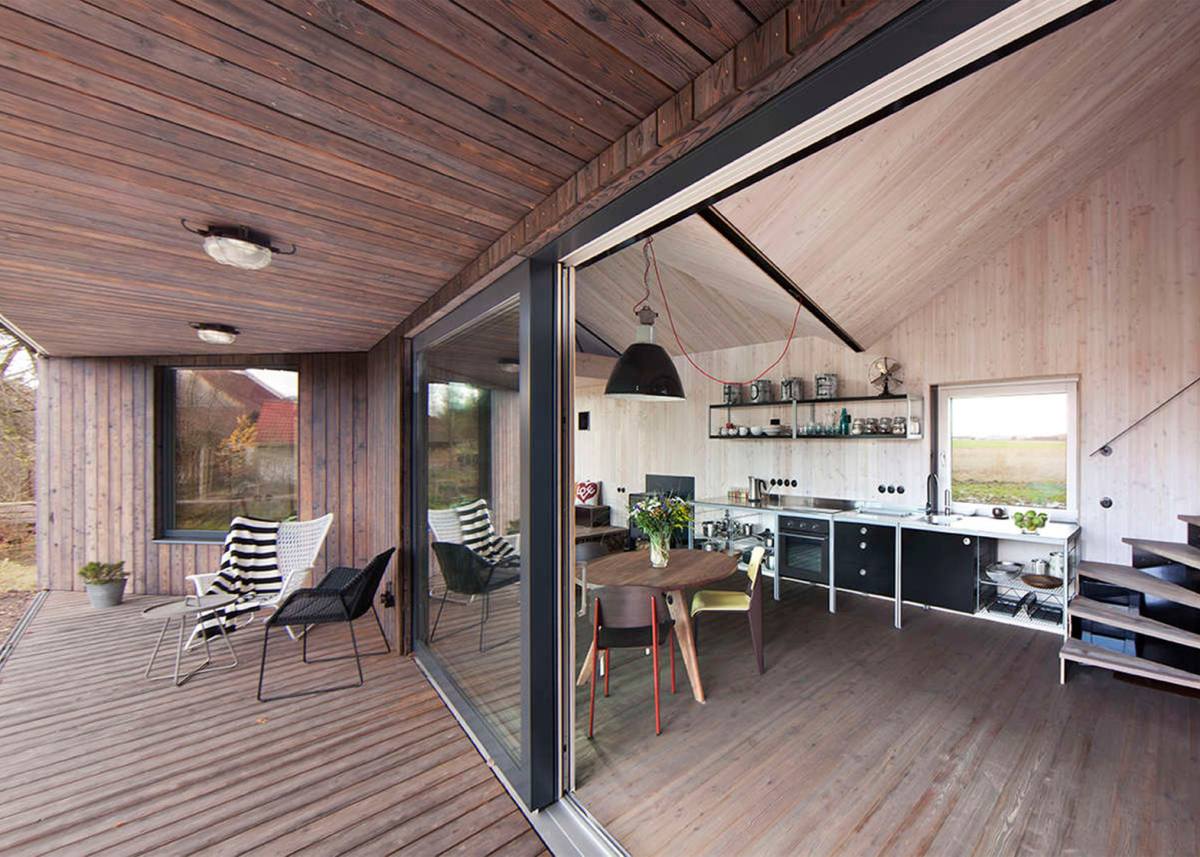 House Zilvar and its angular design deck