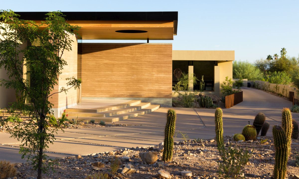 House in Paradise Valley by Kendle Design Collaborative entryway