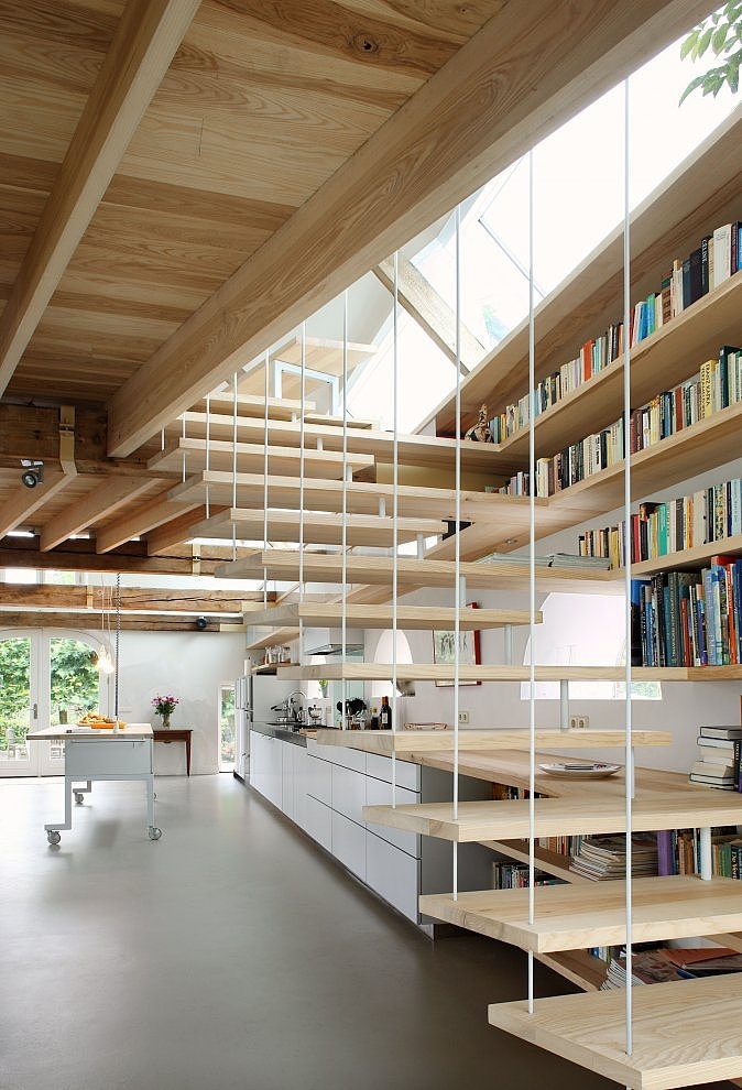 House-maxwan-architects-staircase-home-library