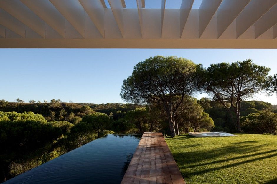 House with small infinity pool and deck walkway