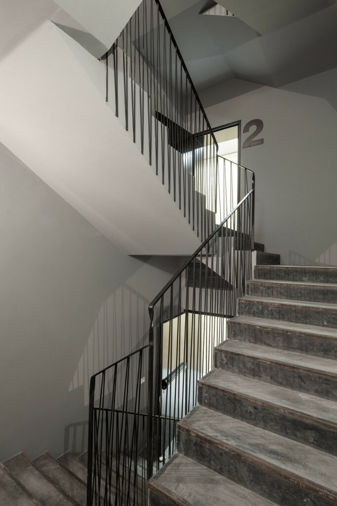 Housign with steel concept design for stairs 682x1024