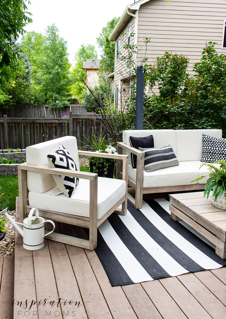 How To Decorate Your Deck for Easy Outdoor Living