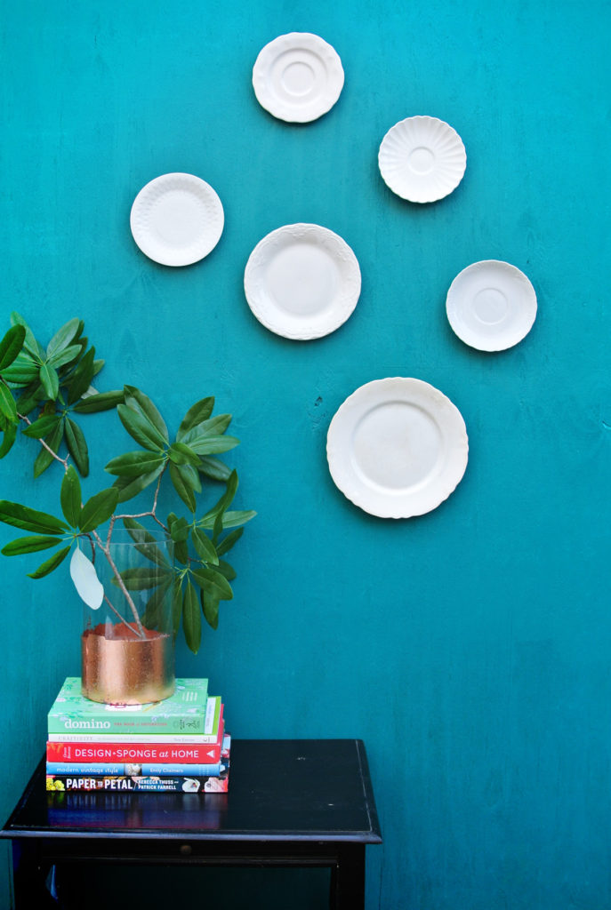 DIY Room Decor Hanging Wall Plates for Your Kitchen or Dining Room