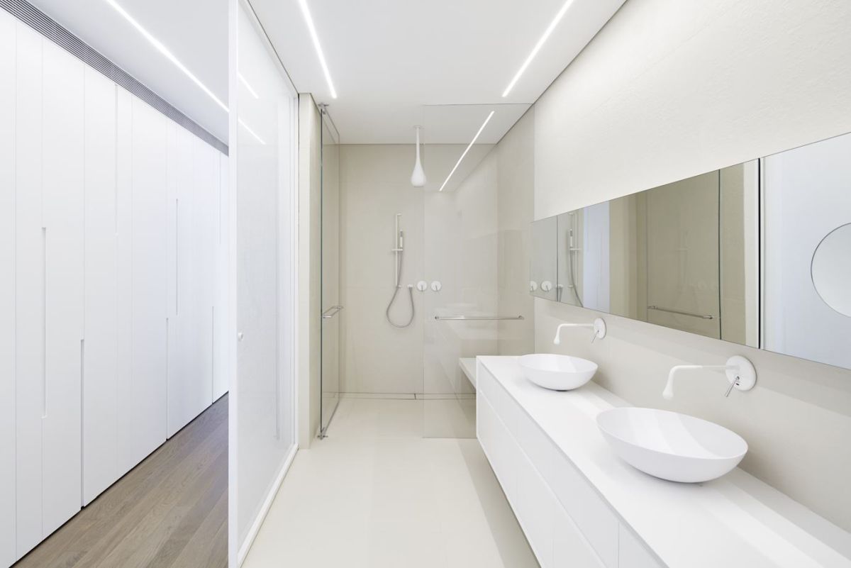 How a duplex aparment bathroom looks like