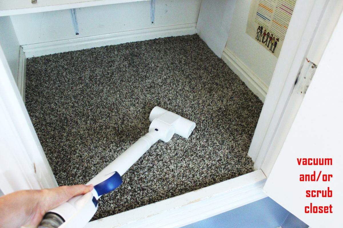 How to Declutter a Closet-perfect time to clean the thing