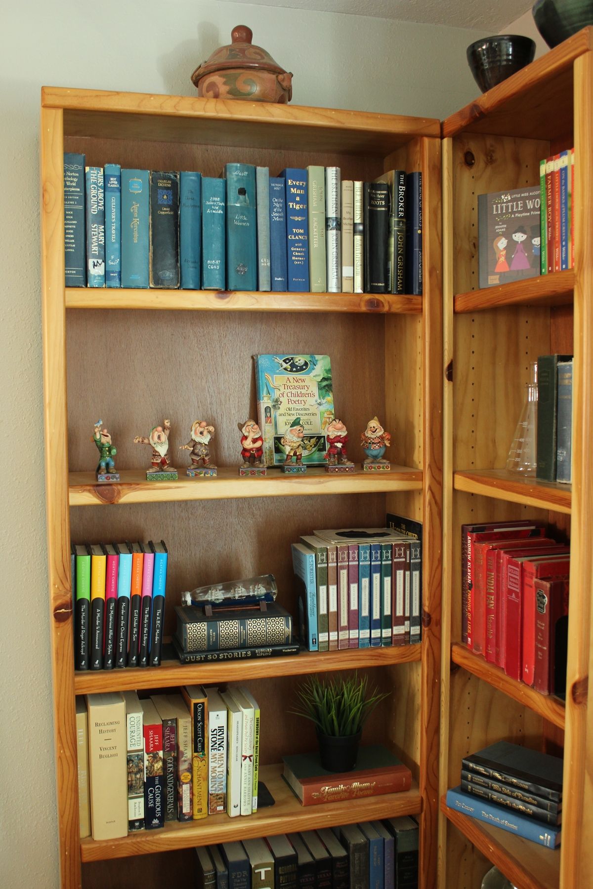 How to Decorate Dining Room - corner bookshelf hosts