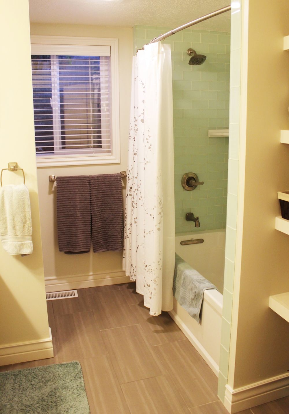 How to Decorate a Basement Bathroom