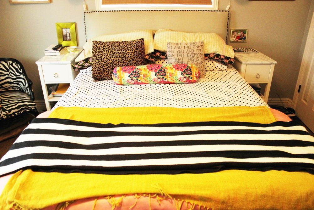 How to Make a Bed different throw pillows