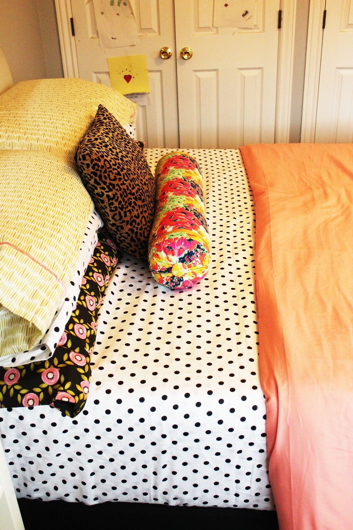 How to Make a Bed pillow arrangement