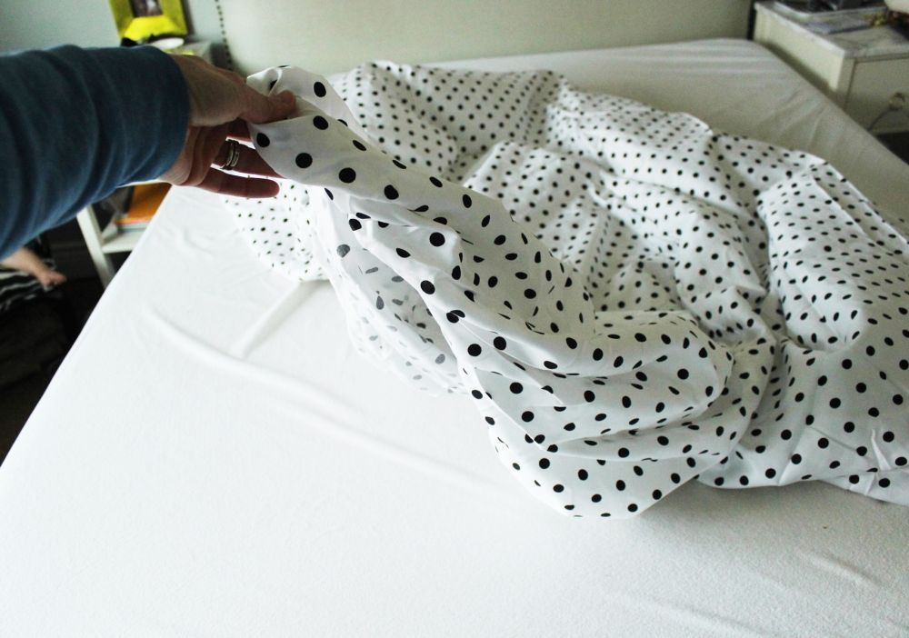 How to Make a Bed throwing on a fitted sheet