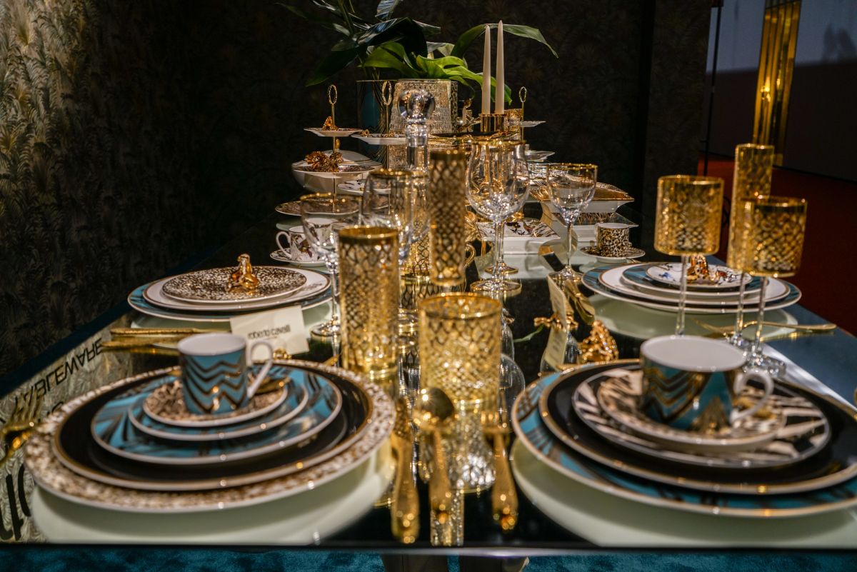 How to arrange a table with an opulent feel