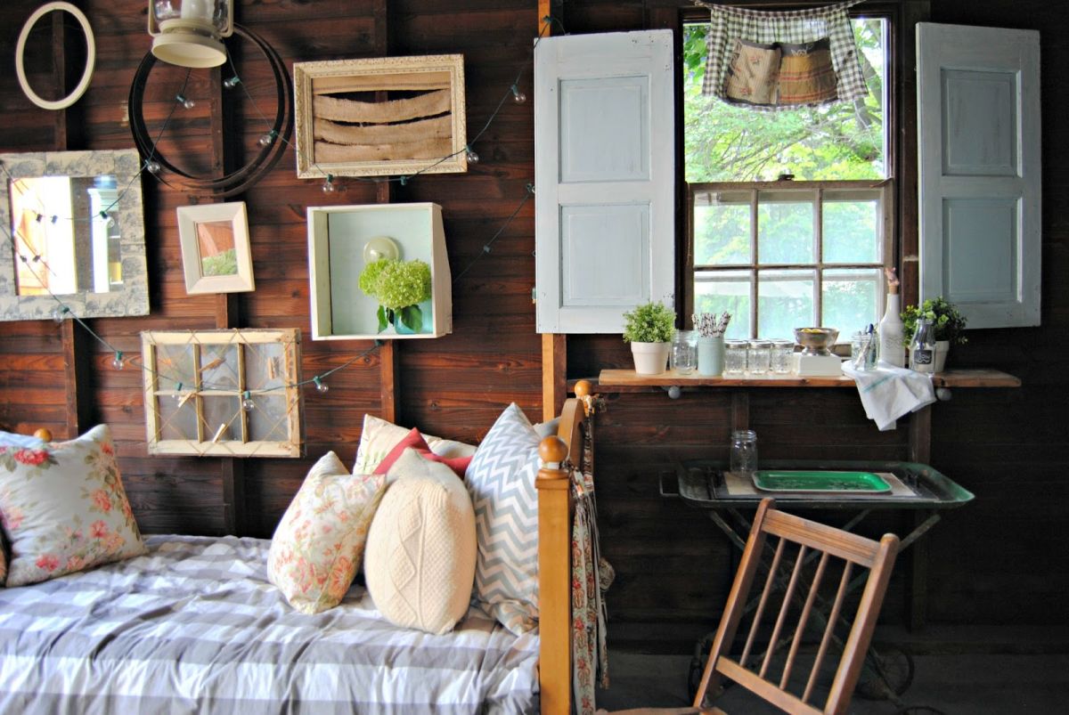 How to decorate a she shed wall