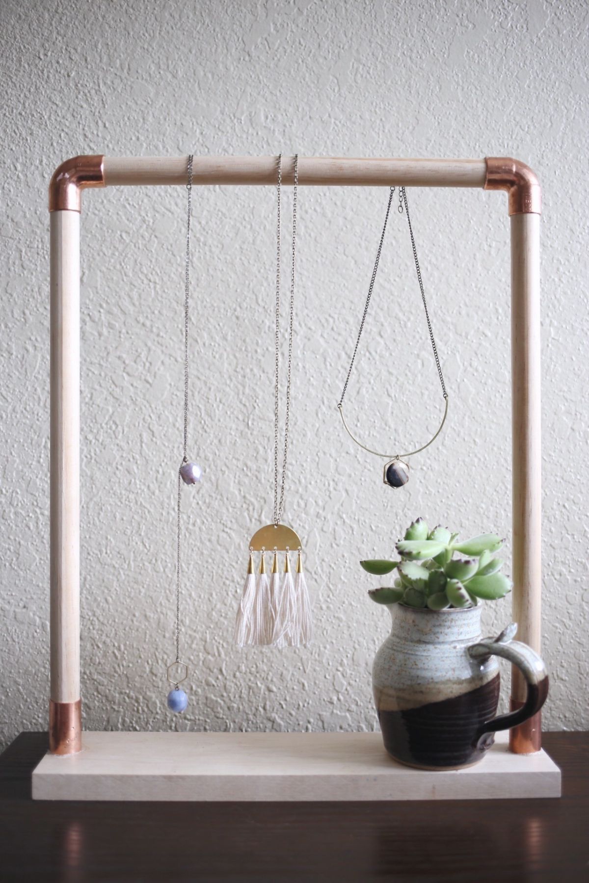 How to make a pipe jewelry holder