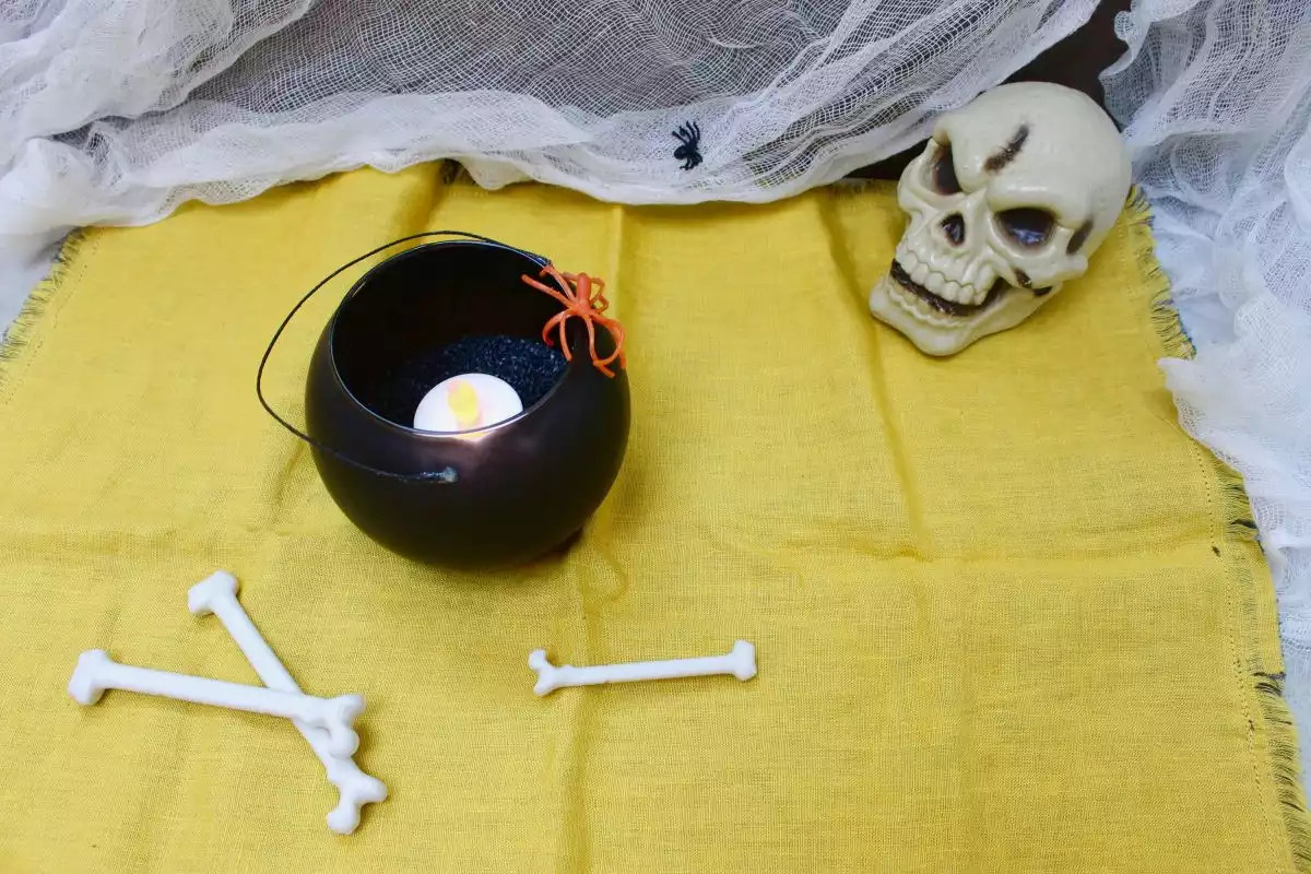 How to make the Cauldron candle for Halloween