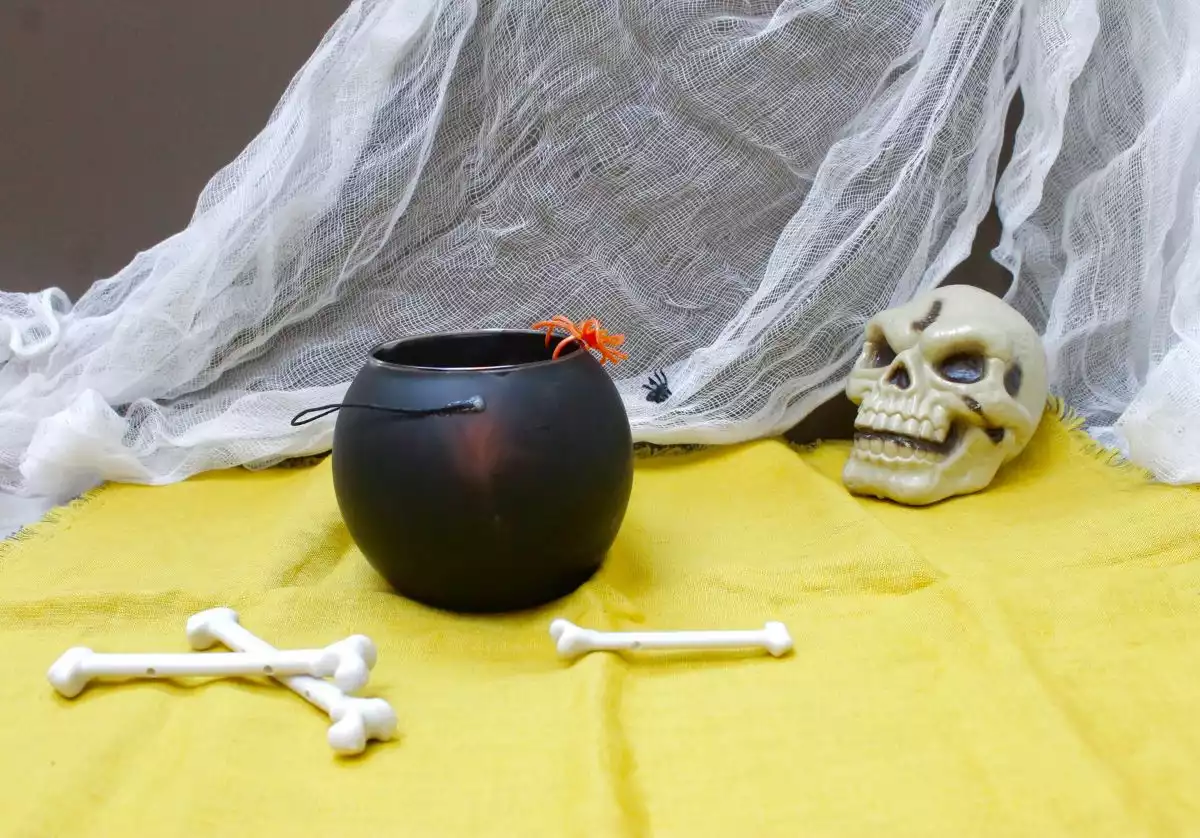 How to make the Cauldron candle