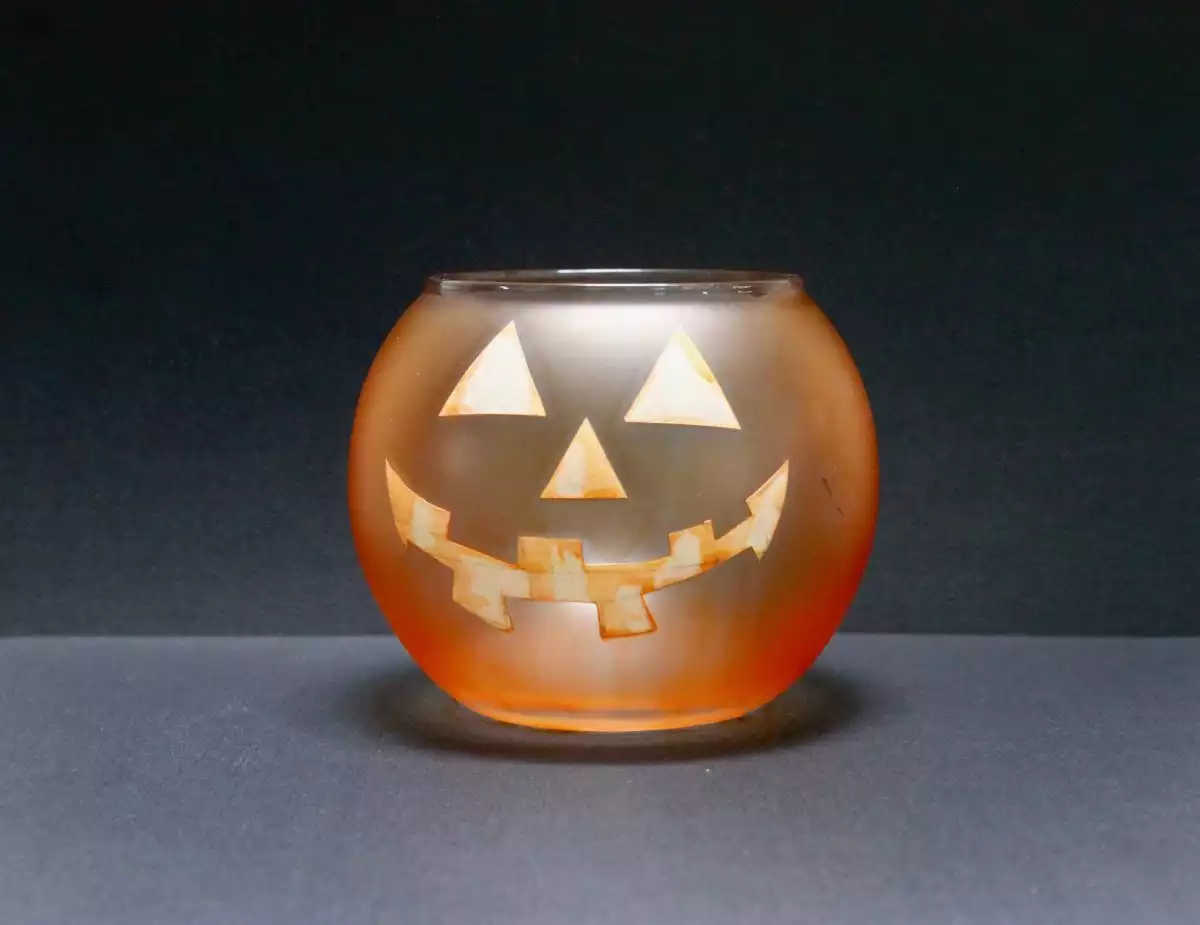 How to make the Jack-O-Lantern candle Step 2