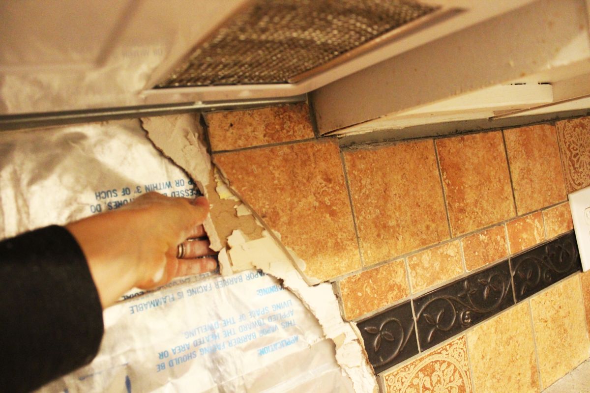 How to remove a kitchen tile backsplash step by step