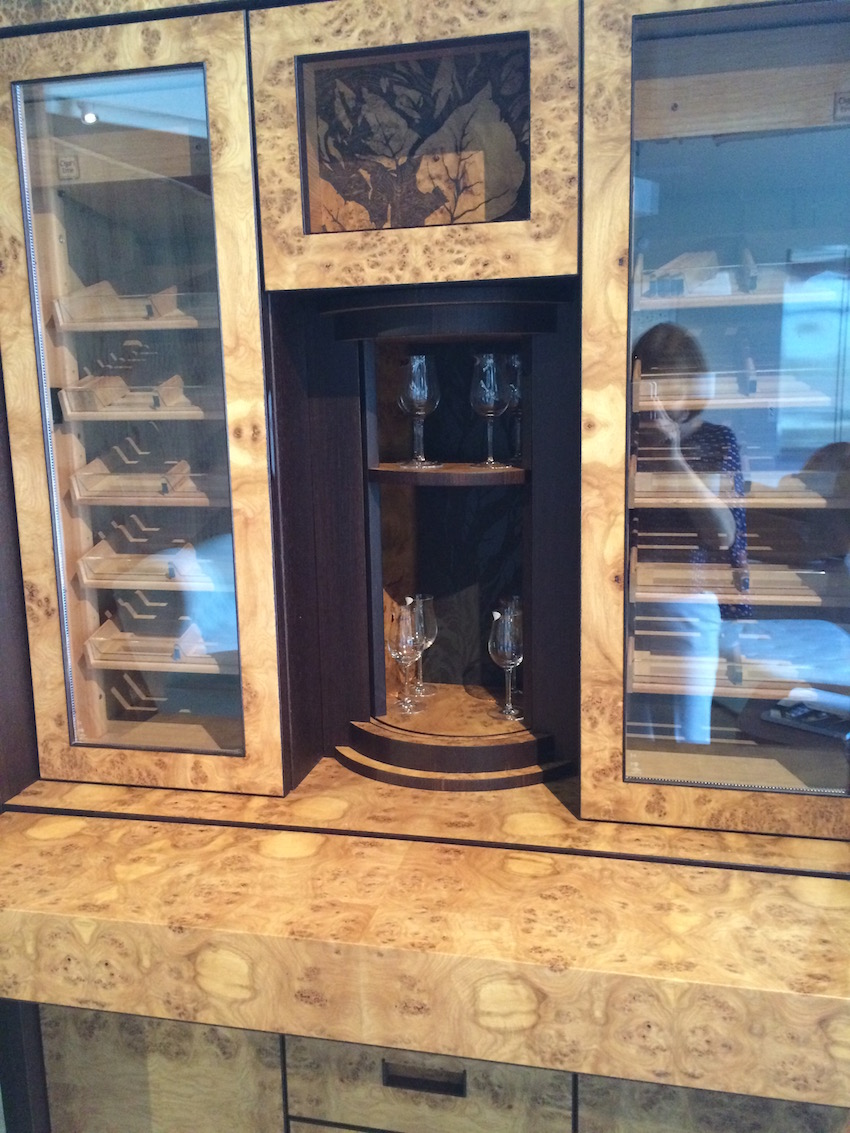 Humidor with bar open