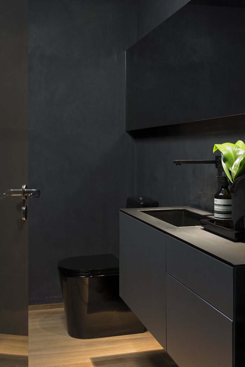 Industrial Sao Paulo loft black toilet