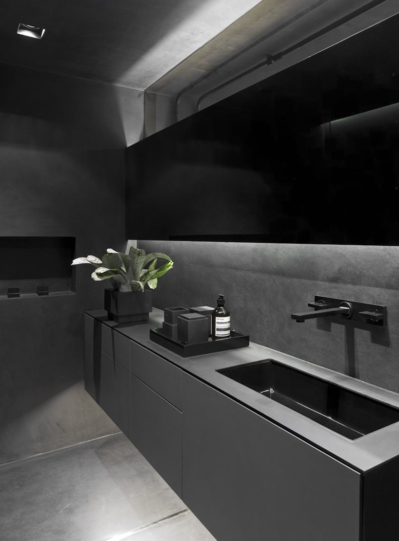 Industrial Sao Paulo loft dark bathroom decor
