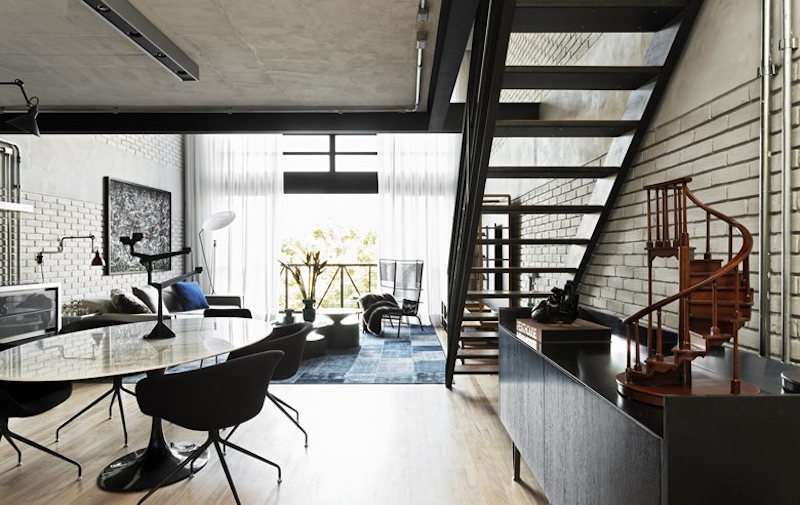 Industrial Sao Paulo loft table and chairs