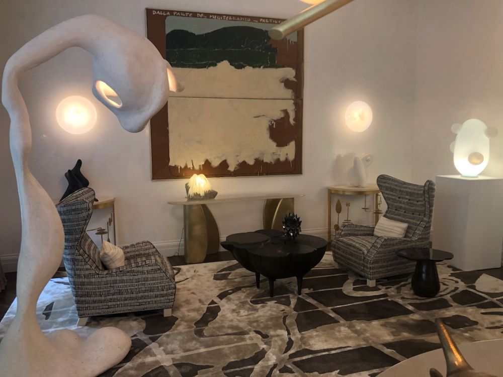 Jeff Lincoln sitting area with amazing lighting fixtures